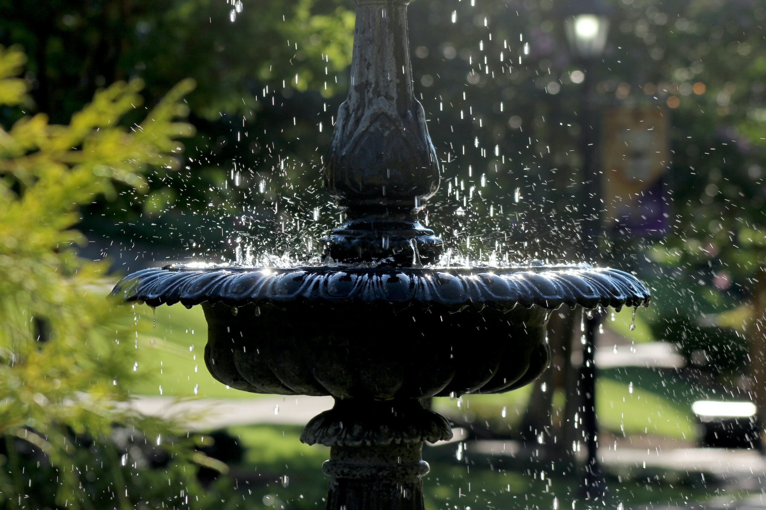 water fountain with water splashing